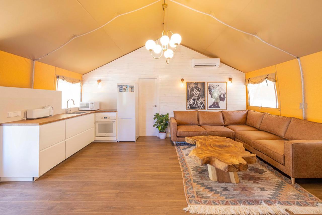 Oasis Villas Complex 칼라 이온가 외부 사진